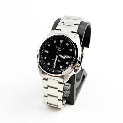 Reloj automático Seiko 5 Sports serie SKX SRPE55 esfera negra con acero inoxidable Foto 1 de 4