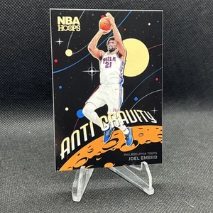 Joel Embiid - 2024-25 Panini NBA Hoops - Anti Gravity #2 - Bild 1 von 2