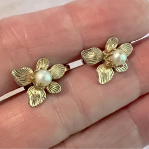 Vintage Gold Genuine Pearl Flower Earrings clip on (screw back) - Picture 1 of 5