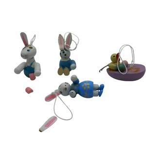 Juego de 4 adornos de Pascua de madera con diseños de pato de conejito decoraciones de árboles vintage - Imagen 1 de 5