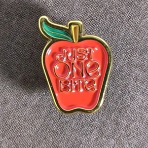 Just One Bite Apple Snow White Disney Jibbitz Crocs Shoe Charm * NEW * - Picture 1 of 2