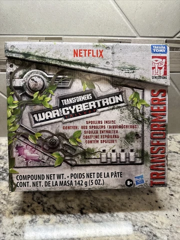 Transformers War For Cybertron Netflix Spoiler Pack MEGATRON & SKELIVORE Cover