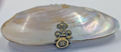 Antiguo monedero victoriano georgiano ornamentado de latón y concha alrededor del siglo XIX Foto 1 de 4