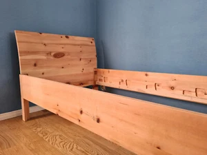 Bett 90x200 Zirbe natur massiv metallfrei mit Rückenlehne - Bild 1 von 10