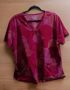 Top da laboratorio UA Butter Soft Stretch Mandala XL 4 tasche scrub con freccette posteriori ECCELLENTE - Foto 1 di 7