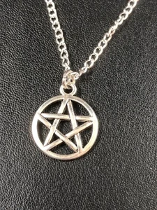 ❤️PENTAGRAM PENTACLE CHARM NECKLACE PENDANT 18 & 20 silver plated chain gift bag - Picture 1 of 5