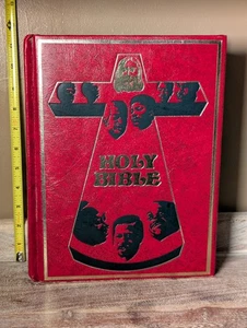 Holy Bible King James Version - Black Heritage Edition 1976 Red Cover Gold Leaf - Foto 1 di 8