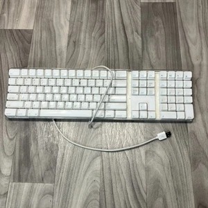 Genuine Apple A1048 USB Wired Keyboard White w/ 2 USB Ports - Tested - Picture 1 of 6
