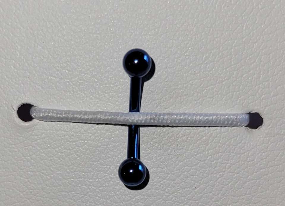 Ceja barra curva de titanio sólido grado implante PVD roscada internamente Foto 1 de 1