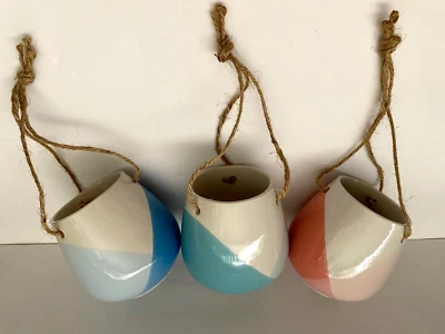 Juego de 3 macetas colgantes pequeñas de cerámica con cuerda de yute - rosa, verde azulado, azul 4,25" Foto 1 de 4