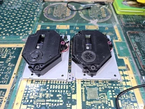 Sega Dreamcast HKT-3020 DONANTE DEFECTUOSO ^Modelo 0 SOLO *Yamaha* 5V^ GD x2-PIEZAS - Imagen 1 de 13