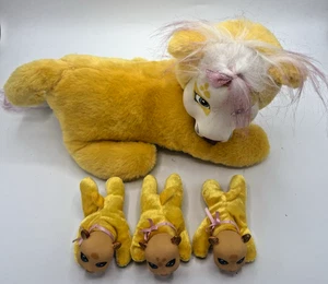 Hasbro Safari Surprise Leona The Yellow Lion Plush W/ Triplets 3 Babies Cubs - Picture 1 of 13