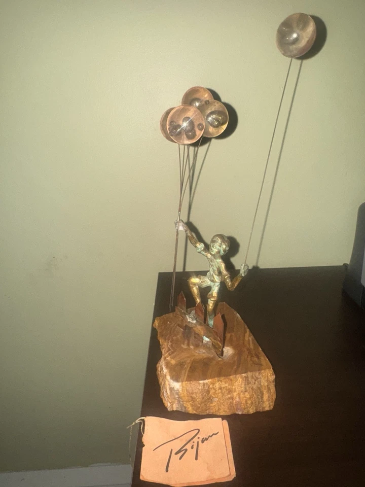 Biografía de Bijan J Bijan Niño con Globos Estatua Escultura Foto 1 de 4