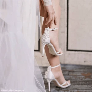 Neu BHLDN Bella Belle Gardenia Knöchelriemen Hochzeitsschuhe mit 3D Blumen Skulptur - Bild 1 von 10