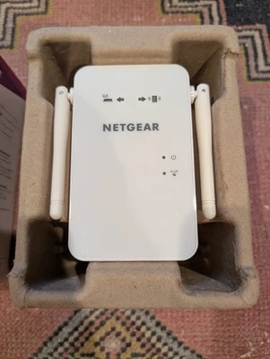 Netgear EX6100v2 AC750 Dual Band WiFi Range Extender Gigabit Ethernet Booster - Image 1 of 4