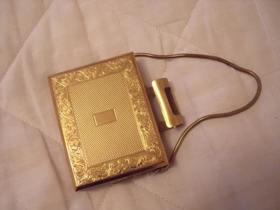 A very good vintage Kigu compact with lipstick holder and cigarette compartment - Image 1 of 4