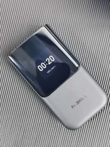 Nokia 2720 Flip 4G Unlocked 4GB 512MB Bluetooth Big Buttons Cellphone Backlight - Foto 1 di 14