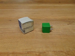 Relay Genuine Mercedes 669/690/903/904 - A0008350159 - Picture 1 of 1