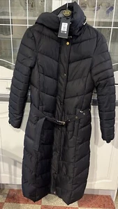 WEEKEND VIBES langer schwarzer Puffa-Mantel für Damen mit Gürtel und Kapuze Größe 8 neu mit Etikett - Bild 1 von 9