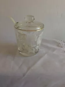 Vintage Jelly Jar With Lid & Plastic Spoon Clear Glass Floral 5 In Gold Trim - Picture 1 of 18