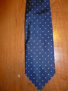 Elegante corbata básica de lunares azul marino 100 % tejida hecha en EE. UU. - Imagen 1 de 4