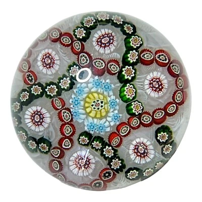 Antiguo pisapapeles grande con guirnalda trébol entrelazado de baccarat Francia c. 1850 Foto 1 de 4