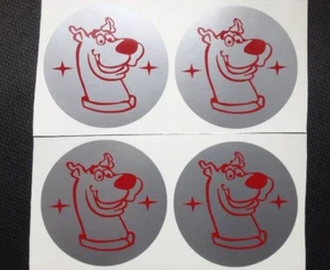 SCOOBY DOO ALURAD MITTE KAPPE AUFKLEBER ABDECKUNGEN X4 SIL & ROT 50 mm - Bild 1 von 1