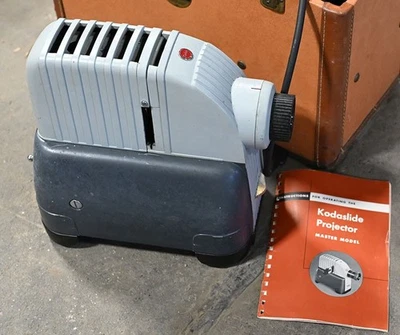 Proyector modelo KodaSlide Master DE COLECCIÓN con estuche alrededor de 1948 Foto 1 de 4