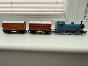 Hornby Thomas The Tank Engine and Annie & Clarabel Coaches - Picture 1 of 12