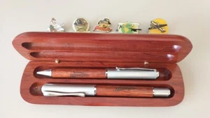 ADVENTURES of INDIANA JONES pen set and pins - PROMO - Picture 1 of 2