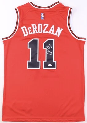 DeMar DeRozan 芝加哥公牛队签名耐克球衣(PSA 全息图 COA) — 第 1/3 张图片
