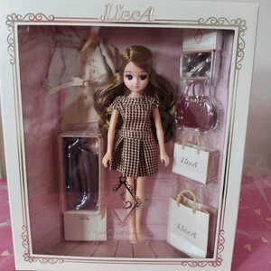 Bambola Licca-chan vestito quadri riccioli lunghi mai aperta da collezione - Foto 1 di 8