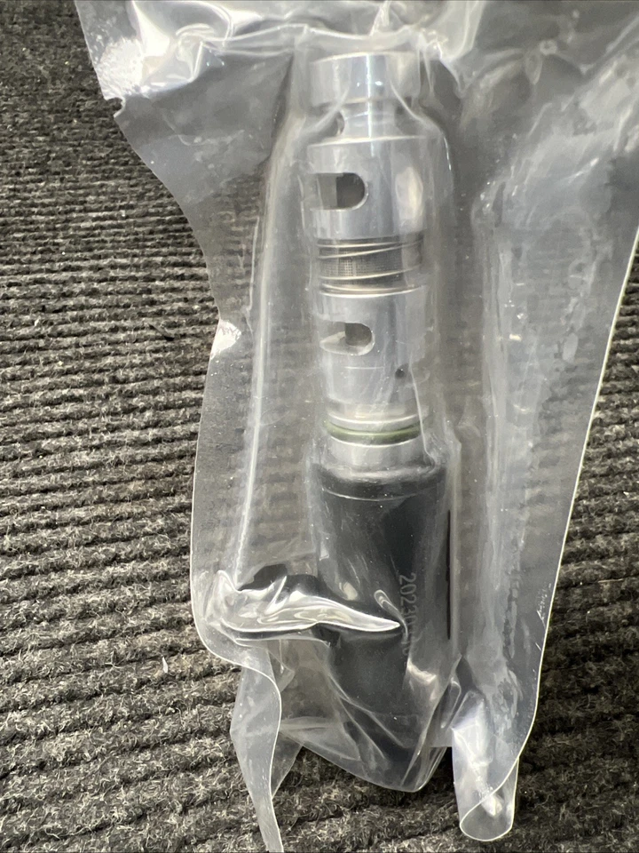 Соленоид фаз газораспределения впуска двигателя TRQ Hyundai Kia новый VTA93575 - Изображение 1 из 4