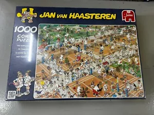 Jan Van Haasteren - Jigsaw Puzzle 1000 Pieces - Tennis Court - New - Free P+P - Picture 1 of 2