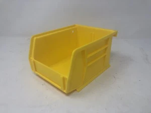 24 STCK. GELB KUNSTSTOFF STAPELBAR ODER HÄNGEND AUFBEWAHRUNGSBEHÄLTER SPIELZEUG WERKZEUGE TEILE 5 1/2 X 4 X 3 - Bild 1 von 4
