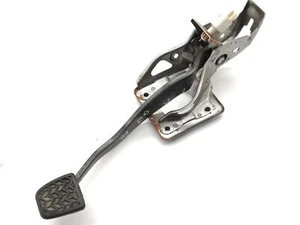 TOYOTA COROLLA Verso ZER, ZZE12, R1 2.2 D-4D AUR10 Brake Pedal 2.20 LHD 2005 - Picture 1 of 3