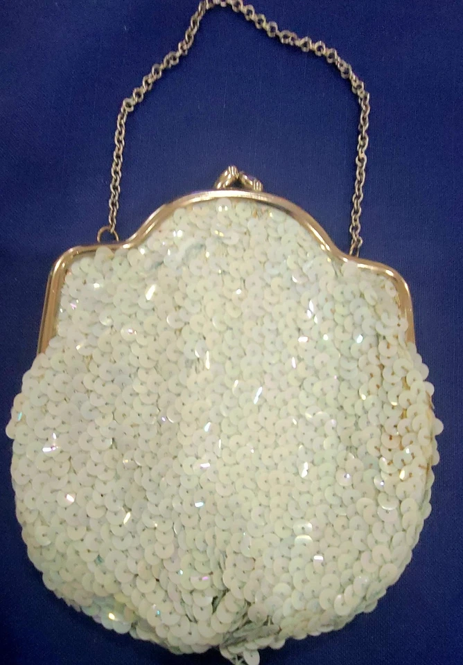 Cartera Muñequera Vintage Pequeña Opalescente Azul Claro Lentejuelas Cierre Beso-Cerradura Foto 1 de 4