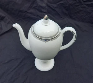 Wedgwood AMHERST  Large Coffee Pot. Capacity 2 pints - Picture 1 of 5