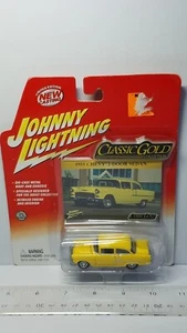 1/64 JOHNNY LIGHTNING CLASSIC GOLD 1955 CHEVROLET 2-DOOR POST SEDAN YELLOW - Picture 1 of 3