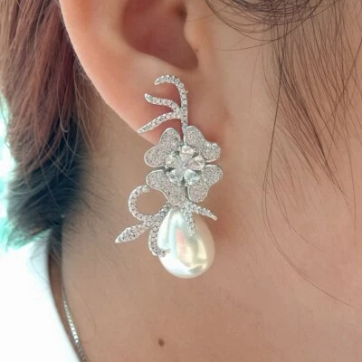Aretes con flores pavé circonita circonita cúbica con concha de mar blanca lágrima Foto 1 de 4