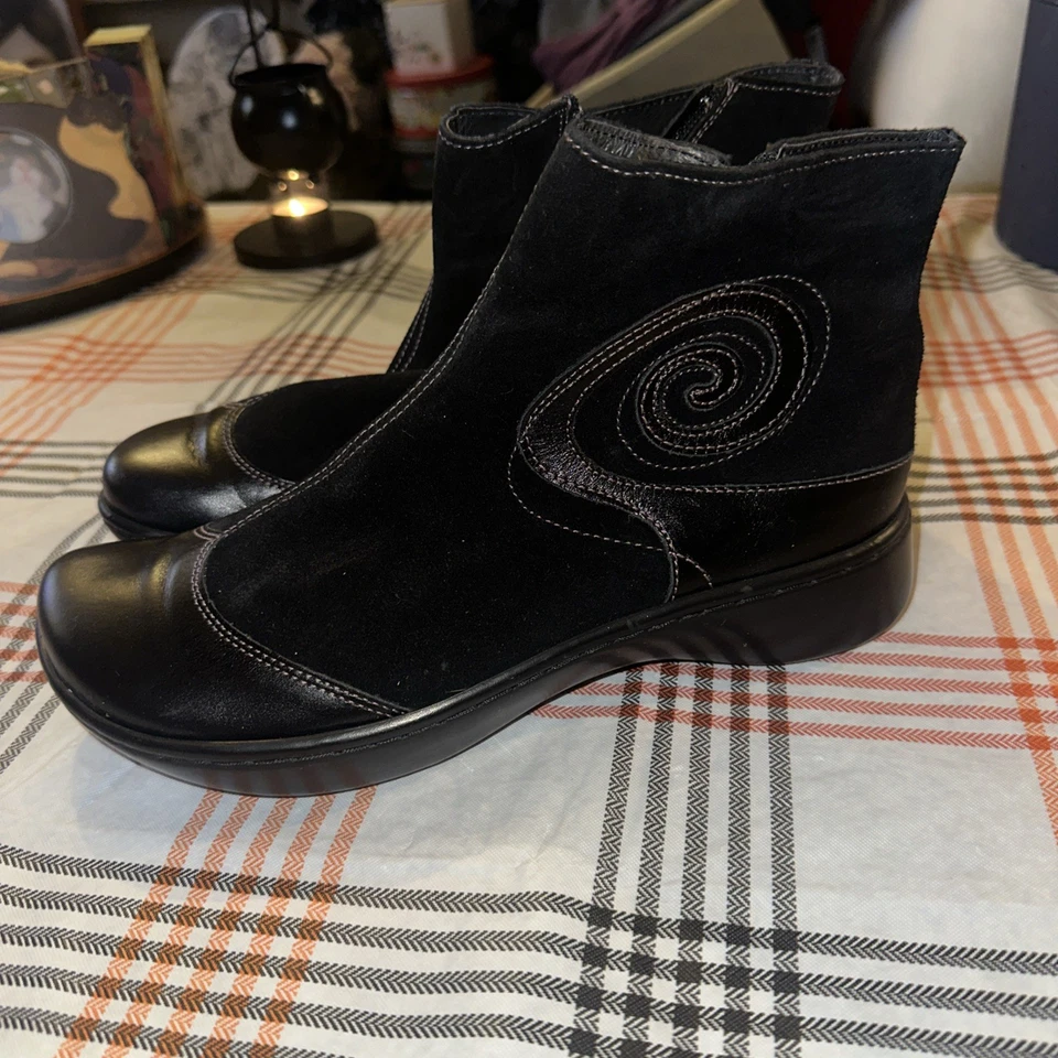 Botines Naot Cuero Genuino Gamuza Arte Para Usar Lagenlook Negro Azul 40 EE. UU. 9 Foto 1 de 4