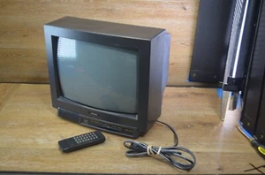 Vintage 1993 JC Penney 685-2193 Retro 13" CRT TV Color Television - + remote - Picture 1 of 8
