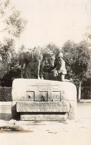 The Horse Memorial Statua Port Elizabeth,Sudafrica Vintage 1930 RPPC Cartolina - Foto 1 di 1