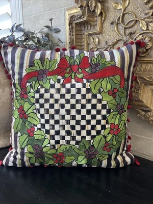 Almohada Mackenzie Childs Courtly Check/Rayas Terciopelo Bordado Navidad  Foto 1 de 4