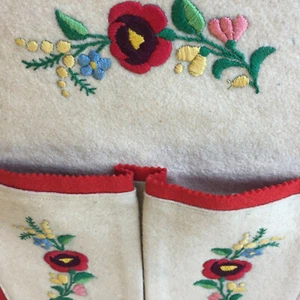 Vtg Hungarian Embroidered Felt Doily Kalocsa Folk Art Brush Holder 12.5x16.5" - Picture 1 of 5