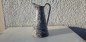 ANCIEN BROC EN TOLE EMAILLE BROC A EAU A DECOR DE COULURES GRIS ET BLANC XXème - Foto 1 di 17