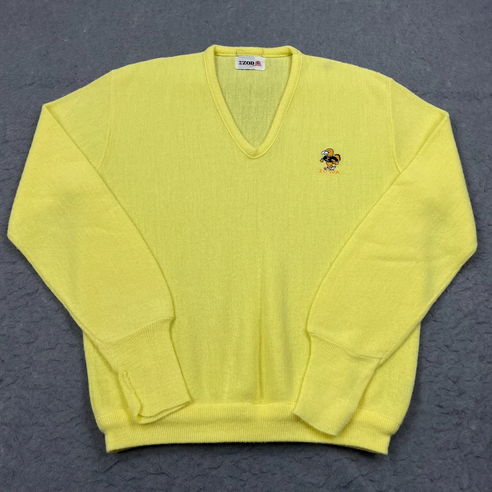 Suéter De Colección Izod Para Hombre Grande Amarillo Iowa Hawkeyes Orlon Acrílico Cuello en V EE. UU. AÑOS 60 Foto 1 de 4