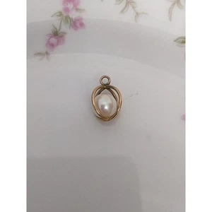 Vintage unmarkiert 14k Gelbgold rundes Gehäuse mit Perle innen Charm Anhänger - Bild 1 von 8