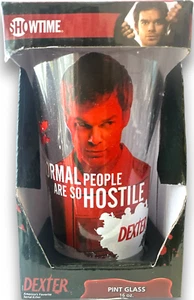 Dexter - Normal People - 16 oz. Vaso de pinta en caja del programa de televisión Dexter - Imagen 1 de 2