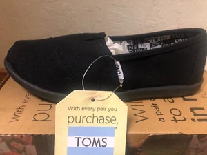 NEW OLD STOCK TOMS CLASSIC SLIP-ON BLACK CANVAS KIDS CASUAL 13C 13 SHOES - Picture 1 of 4